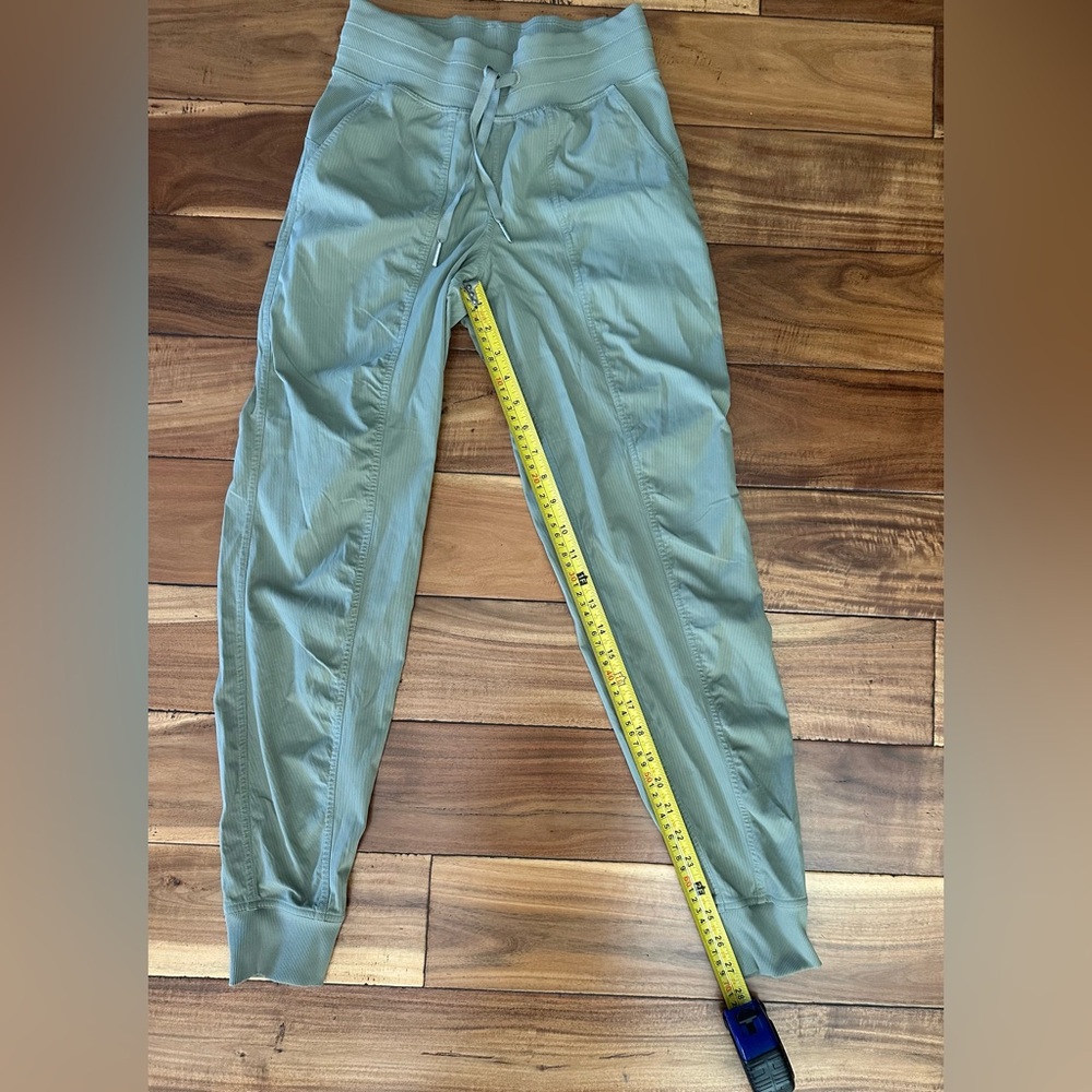Lululemon On the Fly Jogger Sage Green Size 2 - Picture 5 of 7